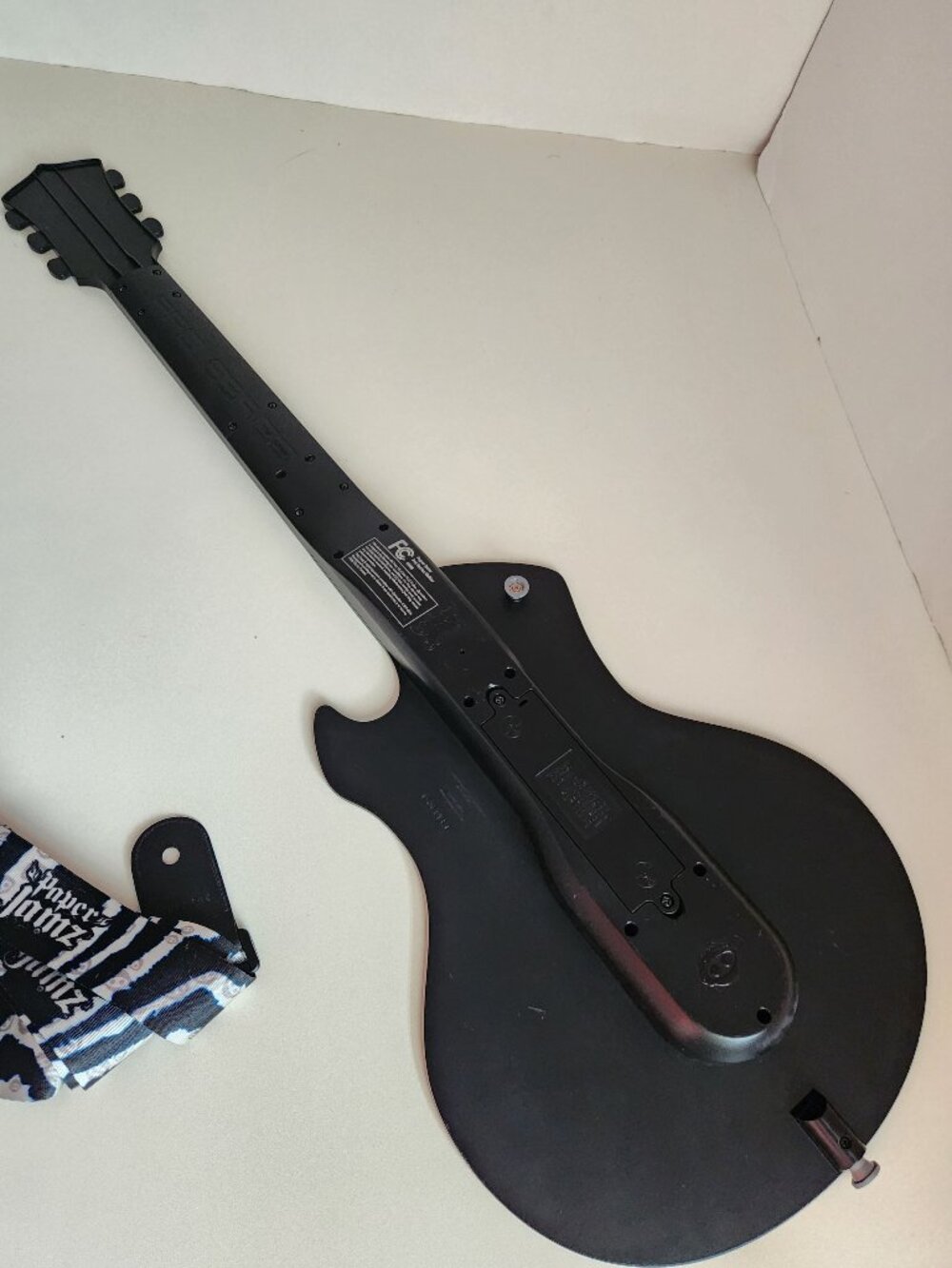 Paper Jamz Pro Series Guitar - Blue 6288 with Black & White Pattern Strap - Picture 11 of 13